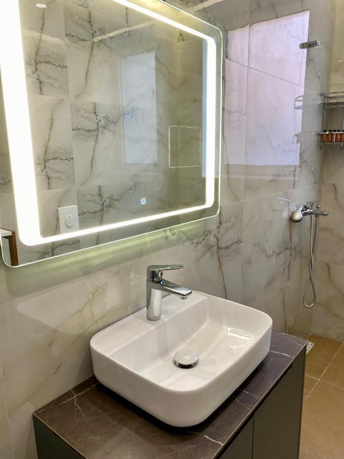 Primo Hotel Тирана Экстерьер фото